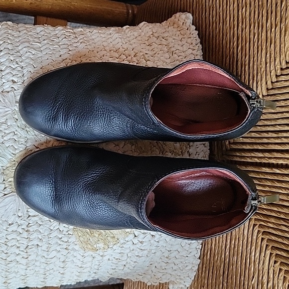 Dansko Black Ankle Boots, size 40EU, 9.5-10 US - Picture 9 of 14